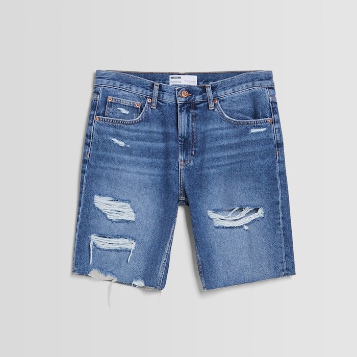 

Джинсовые шорты Bershka Slim Fit Ripped Bermuda, синий