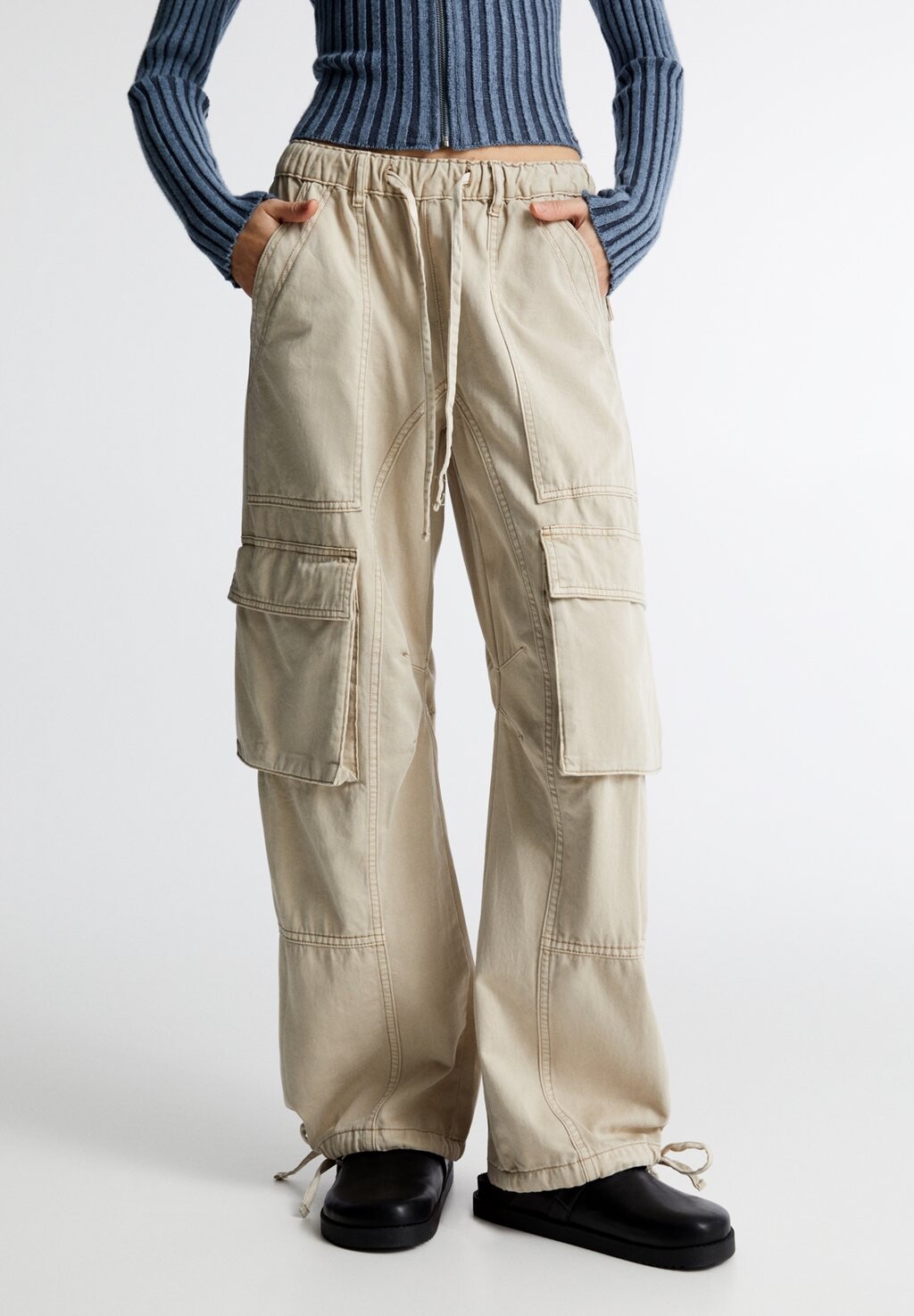 

Брюки-карго ADJUSTABLE ELASTIC PULL&BEAR, цвет sand