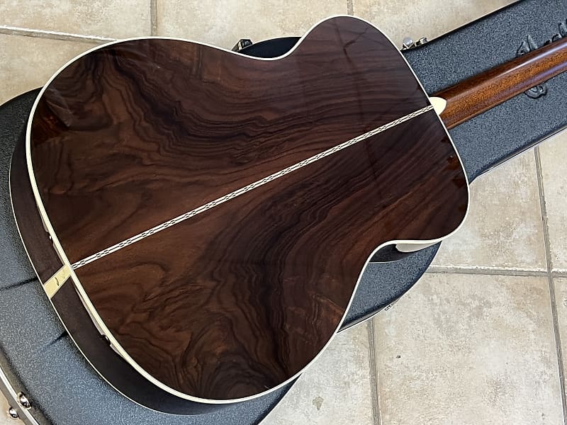 цена Акустическая гитара 2023 CF Martin Custom Shop 000-28 wildgrain rosewood 2785135