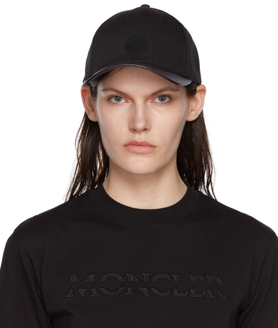 

Черная кепка с логотипом Moncler