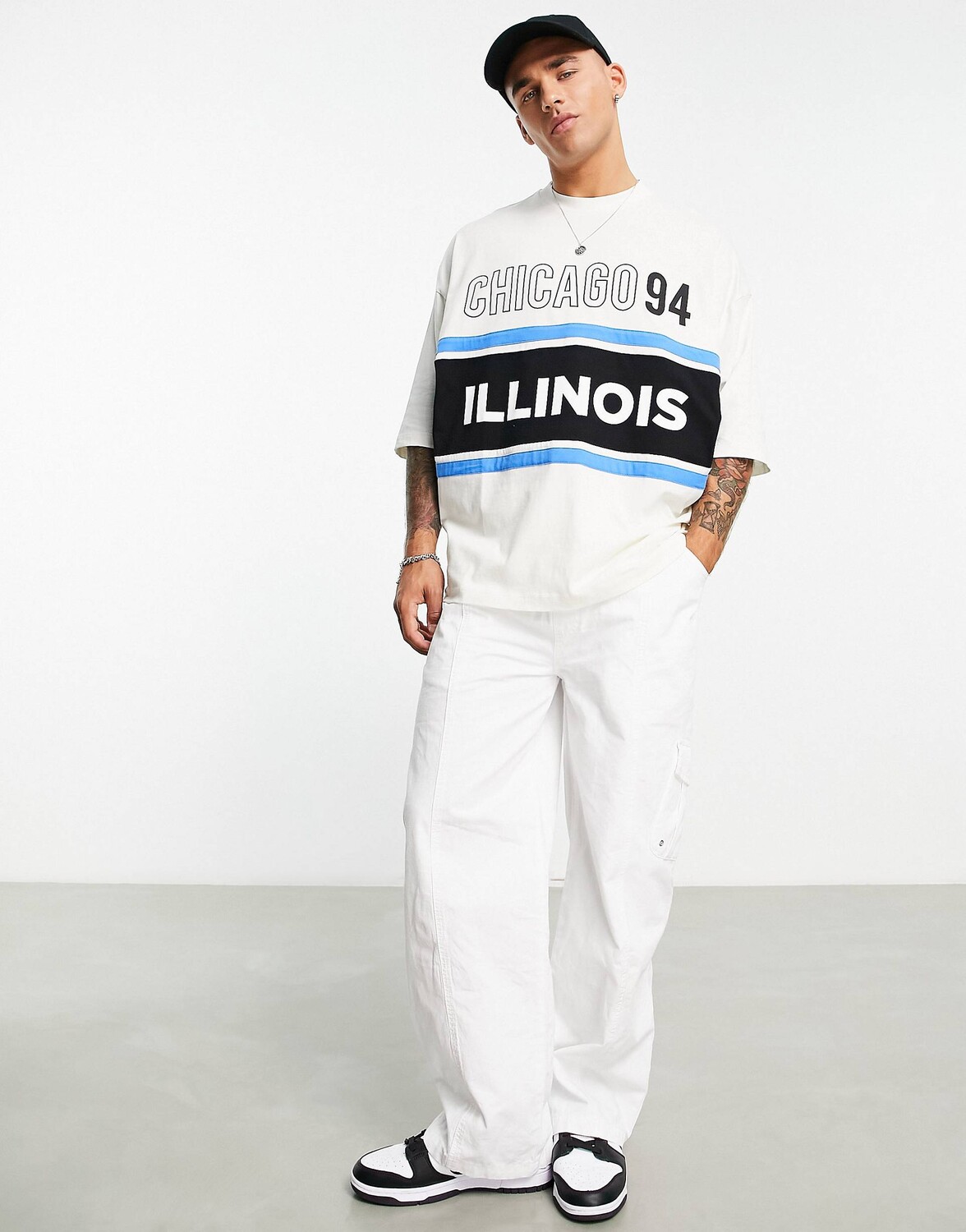

Белая футболка оверсайз с принтом города Чикаго ASOS DESIGN