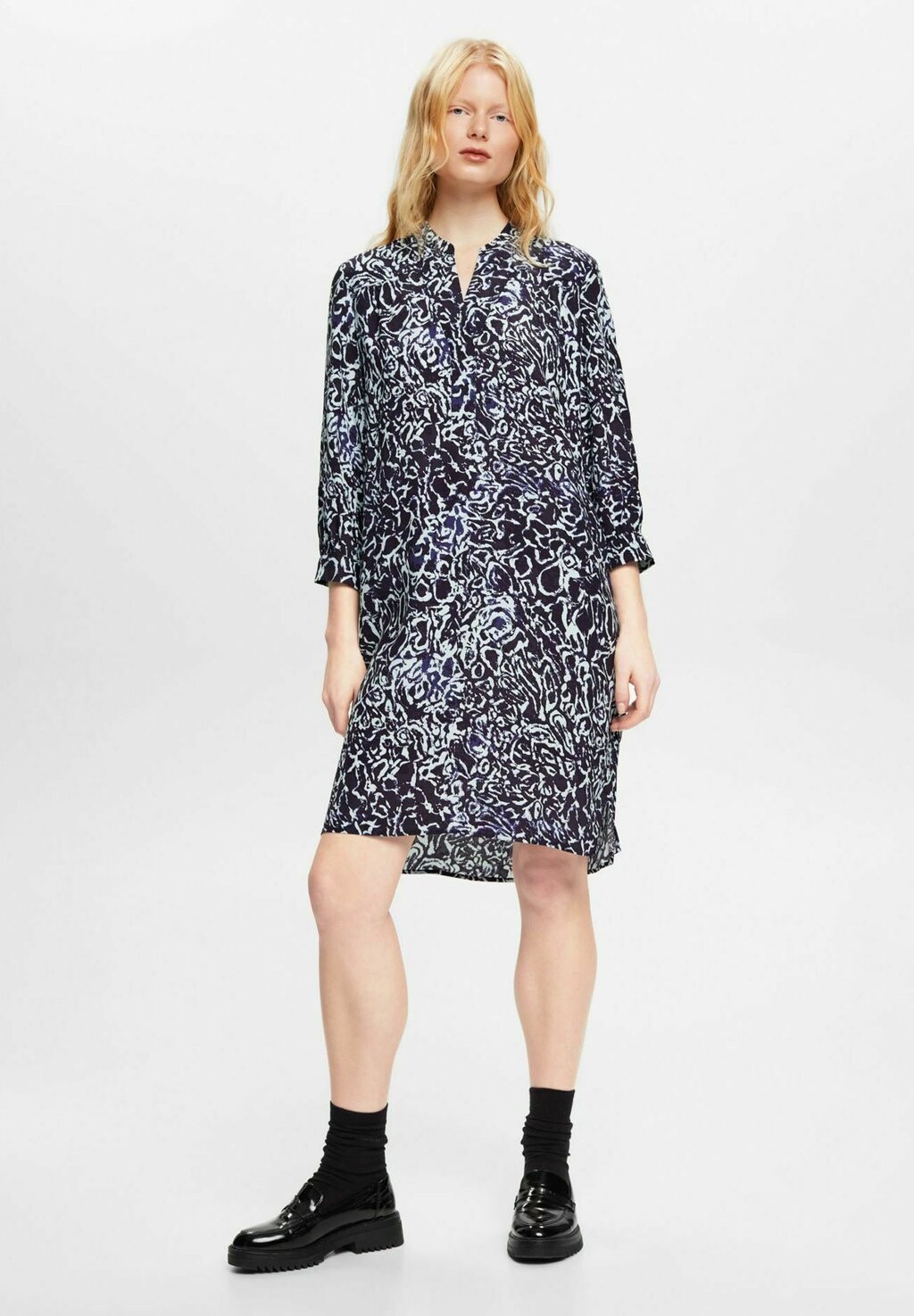 

Повседневное платье Esprit