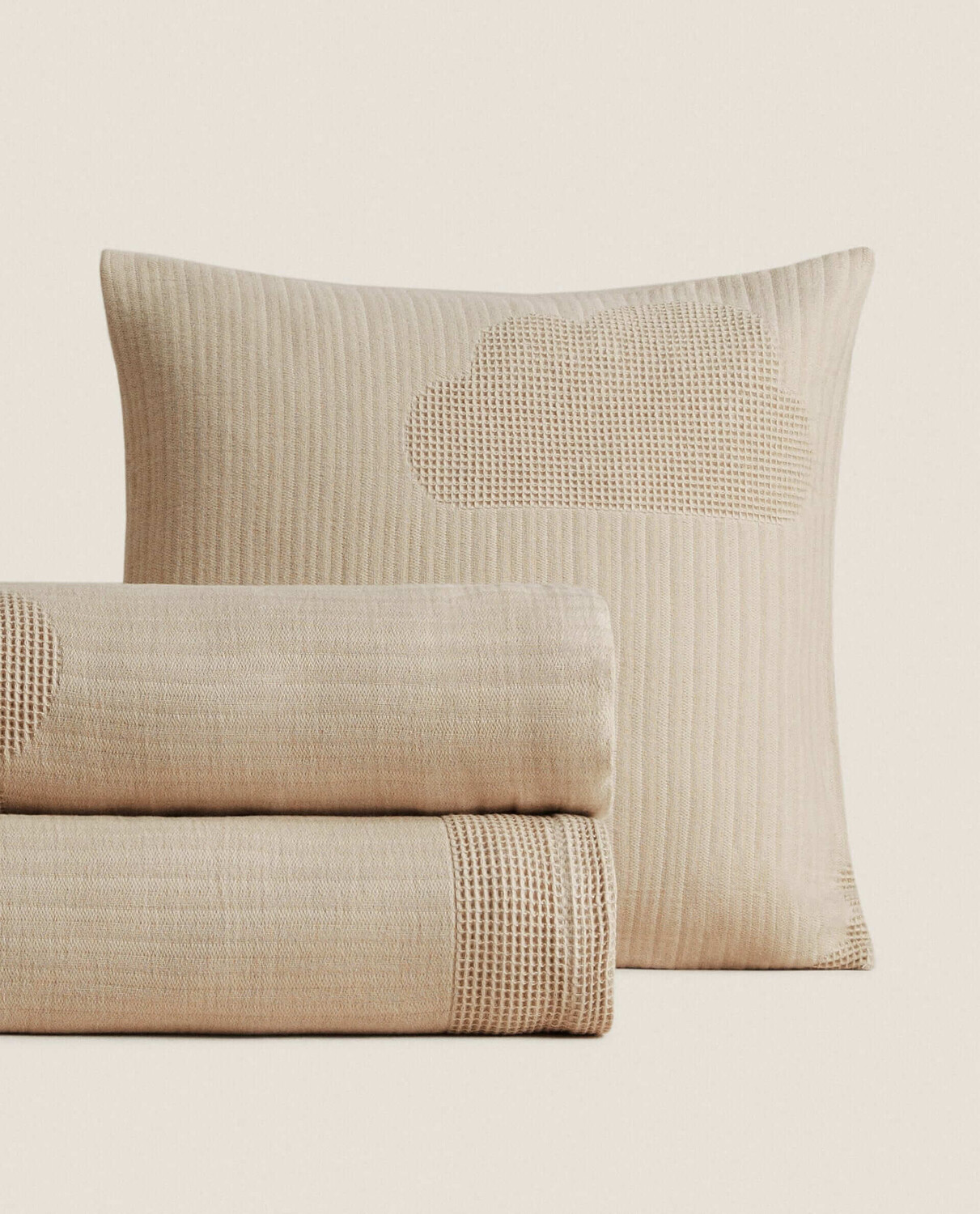 

Покрывало с узором Облака Zara Home, бежевый