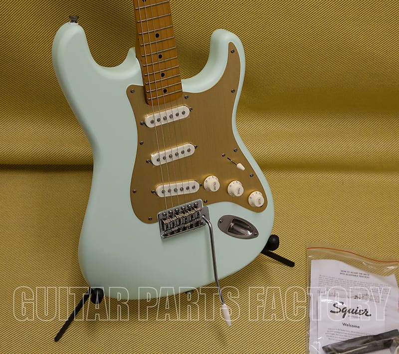 037-9510-572 Squier 40th Anniversary Strat Guitar Vintage Edition Sonic Blue