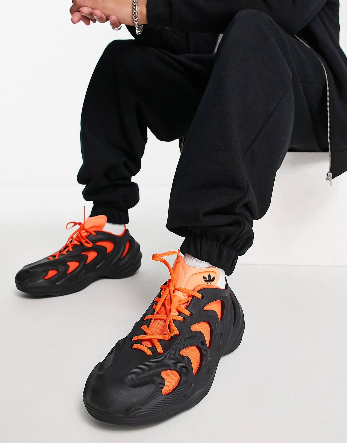 

Черно-оранжевые кроссовки Adidas Originals adifom Q