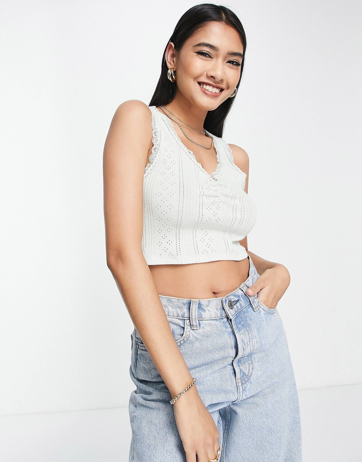 

Топ шалфейного цвета с кружевной отделкой и розой ASOS DESIGN