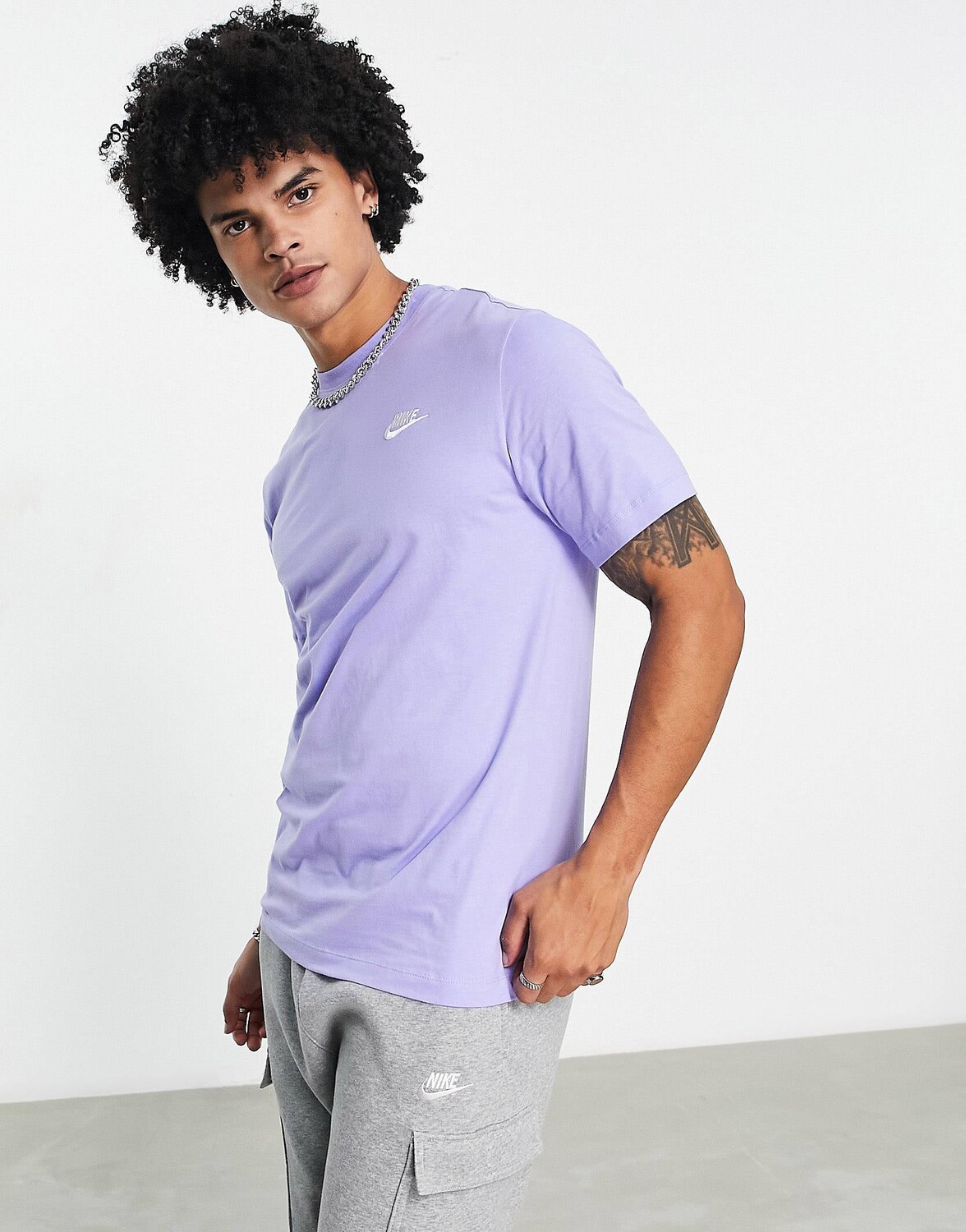 

Футболка Nike Club цвета светлого чертополоха