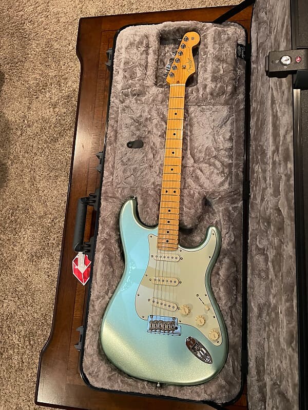 

Fender American Professional ll - серф зеленый