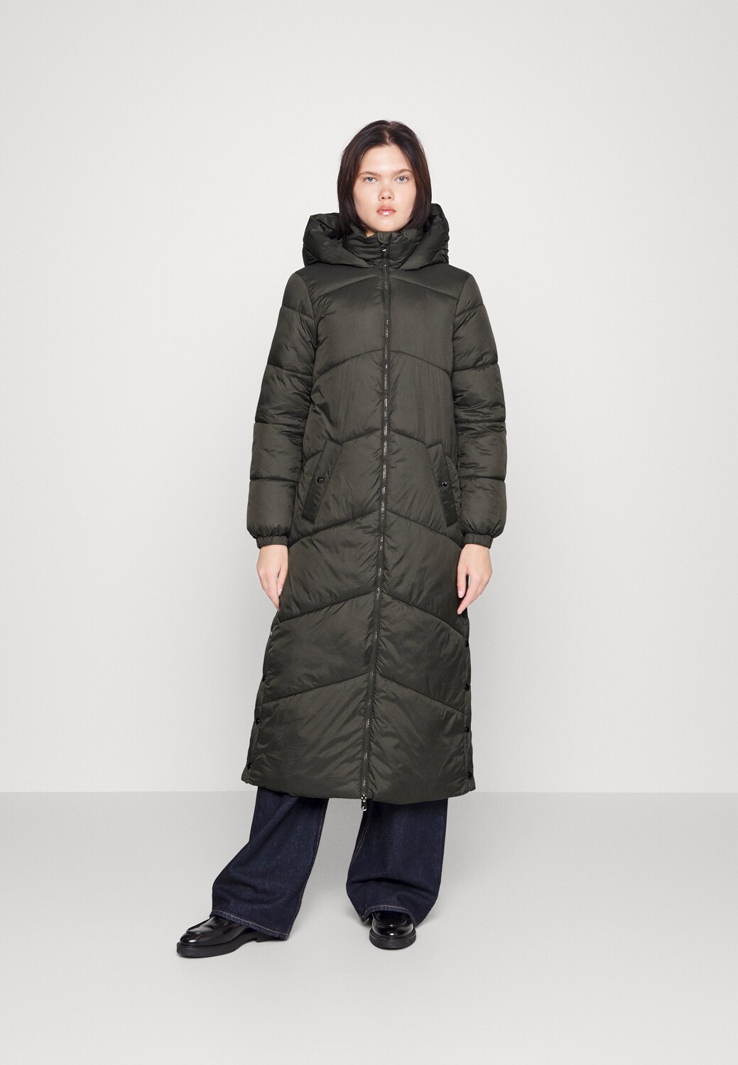 

Пальто зимнее Vero Moda, темно-зеленый