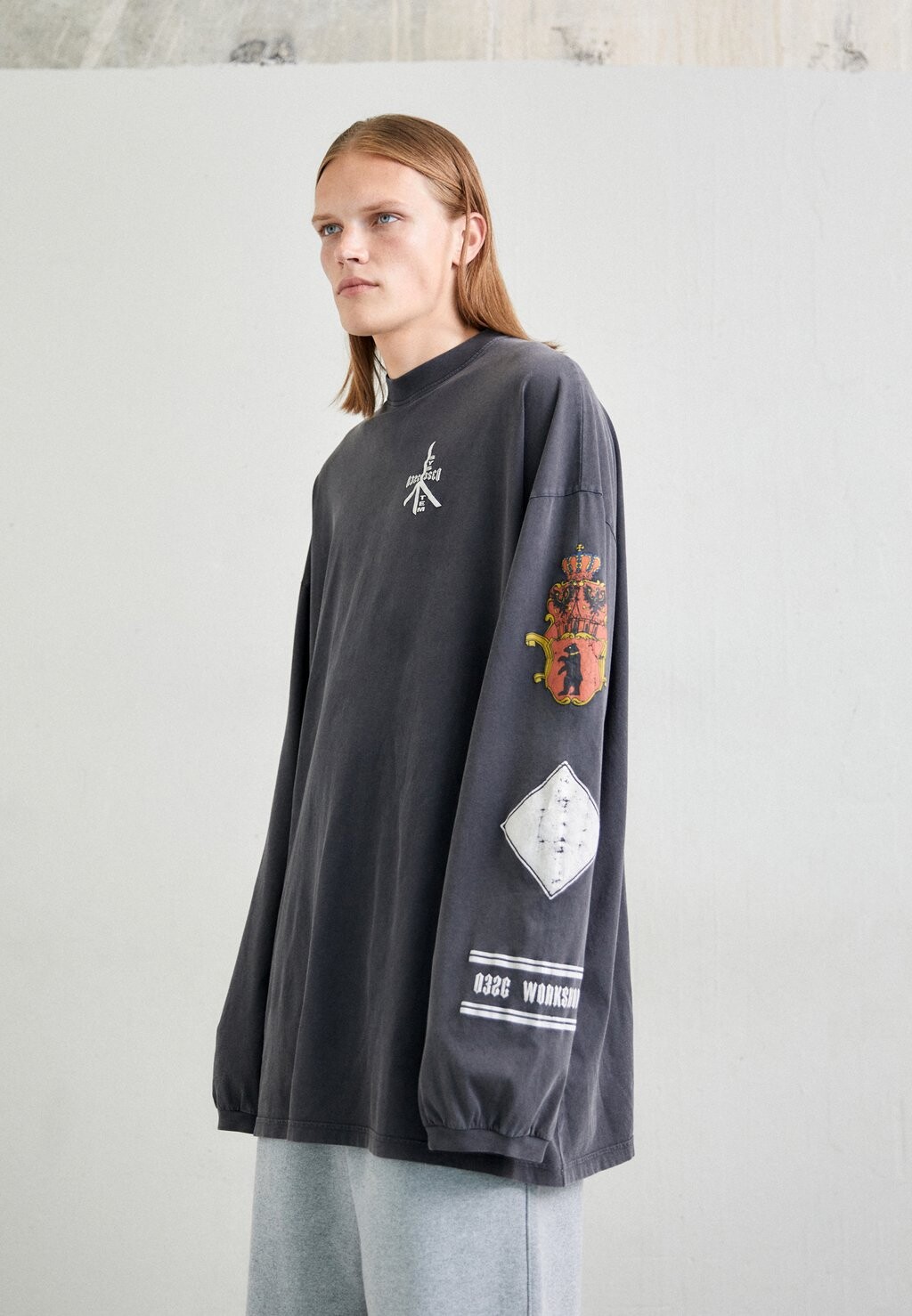 

Толстовка RECOLLECTION COMFORT LONGSLEEVE UNISEX 032c, выцветший черный