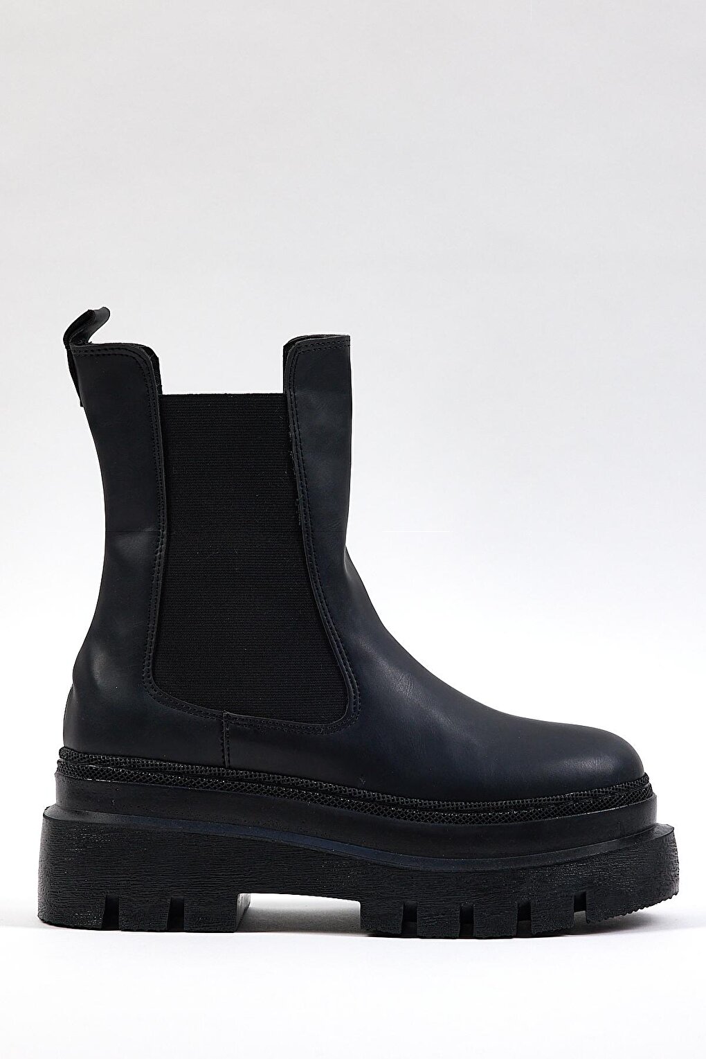 цена Женские черные кожаные удобные ботинки Mold TONNY BLACK