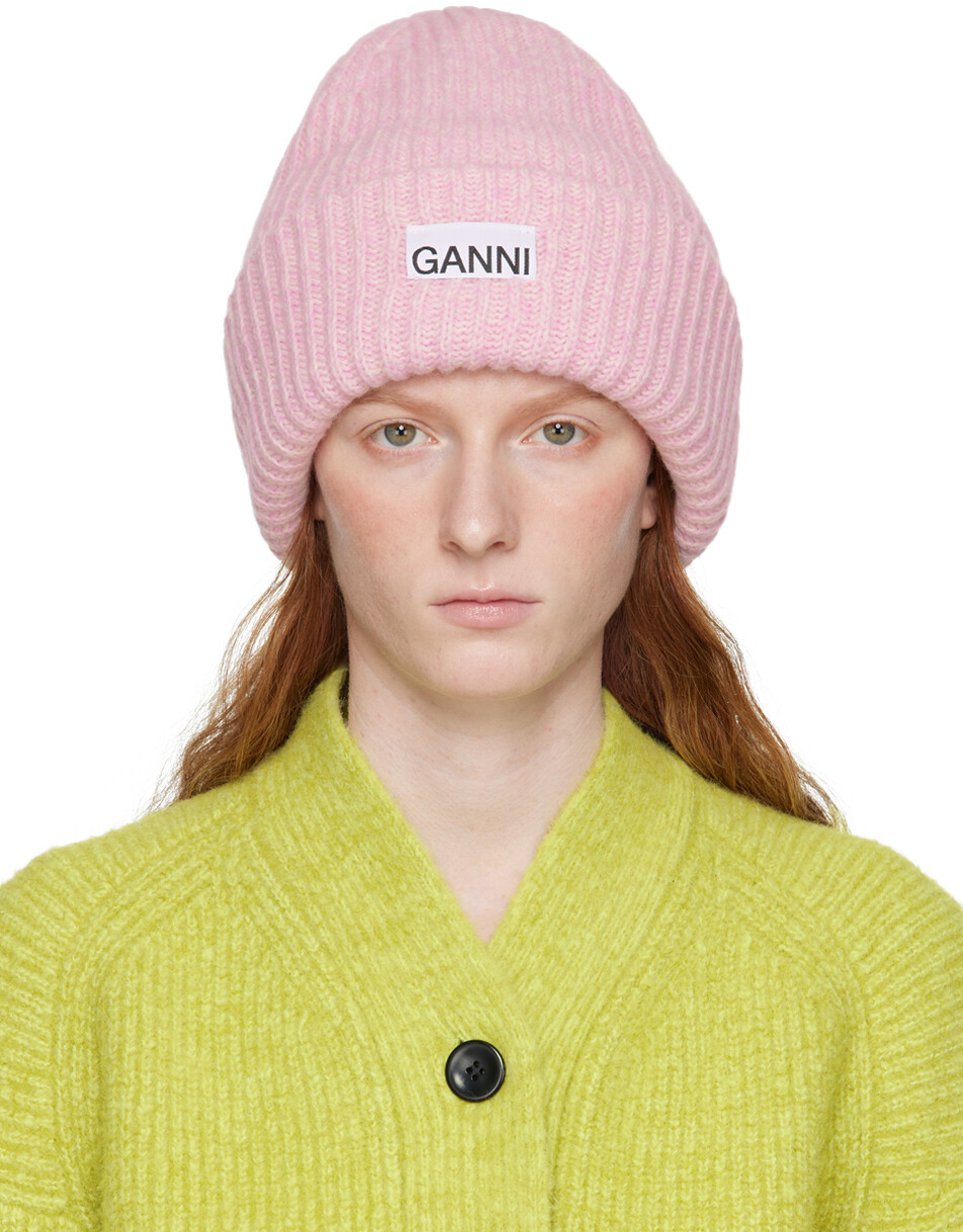 

Розовая шапка в рубчик GANNI