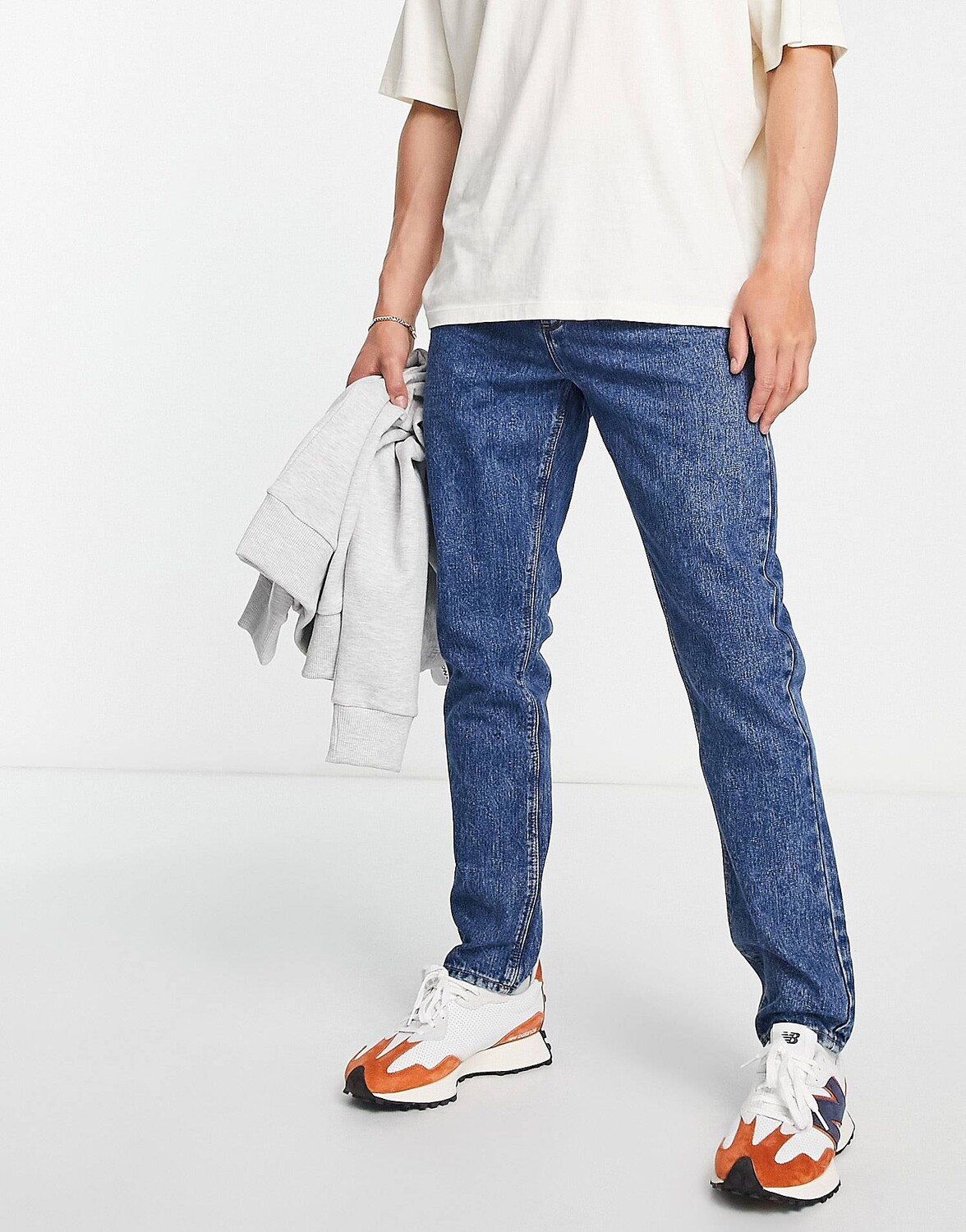 

Темно-синие зауженные джинсы ASOS DESIGN