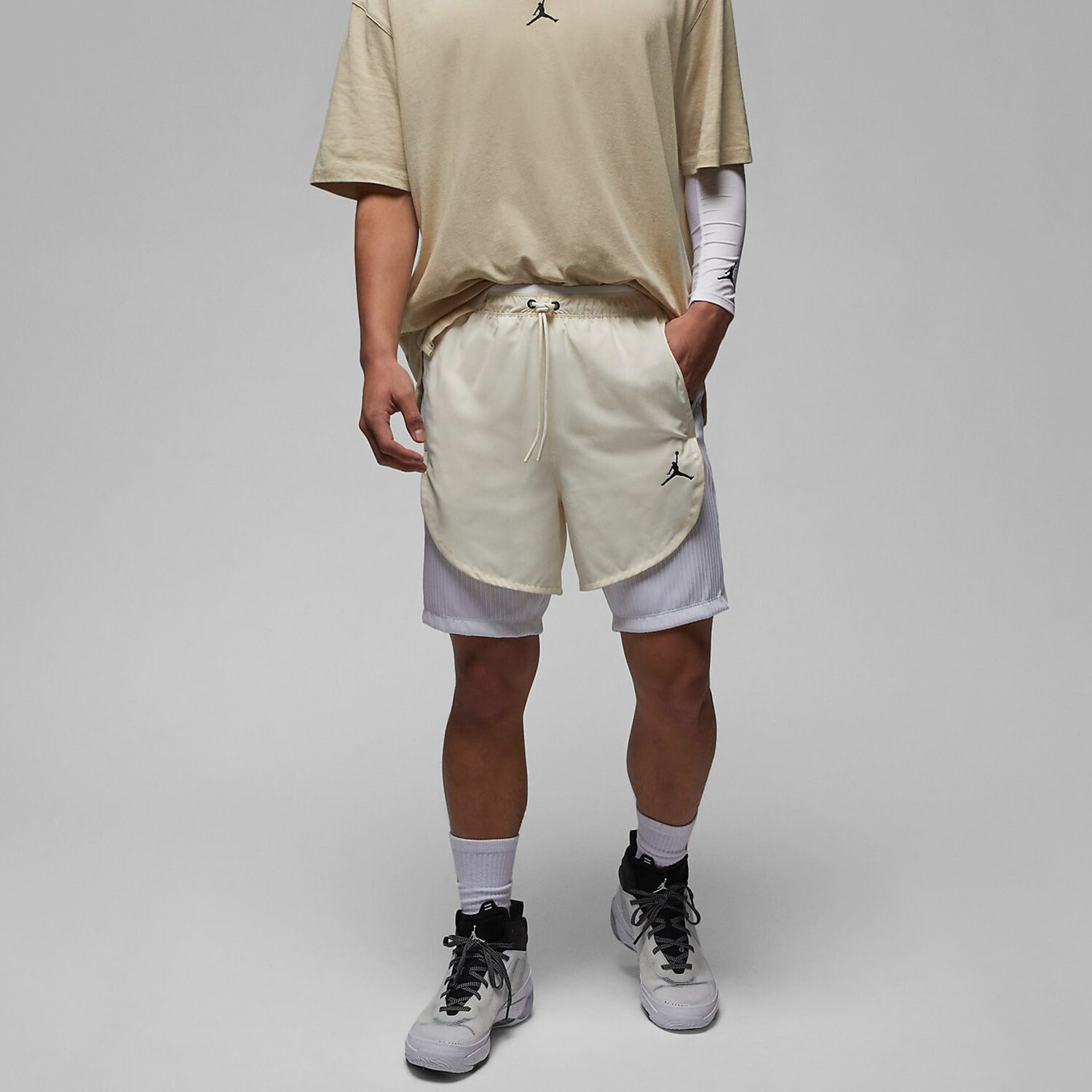 

Шорты Nike Jordan Dri-Fit Sport, светло-бежевый/белый/черный