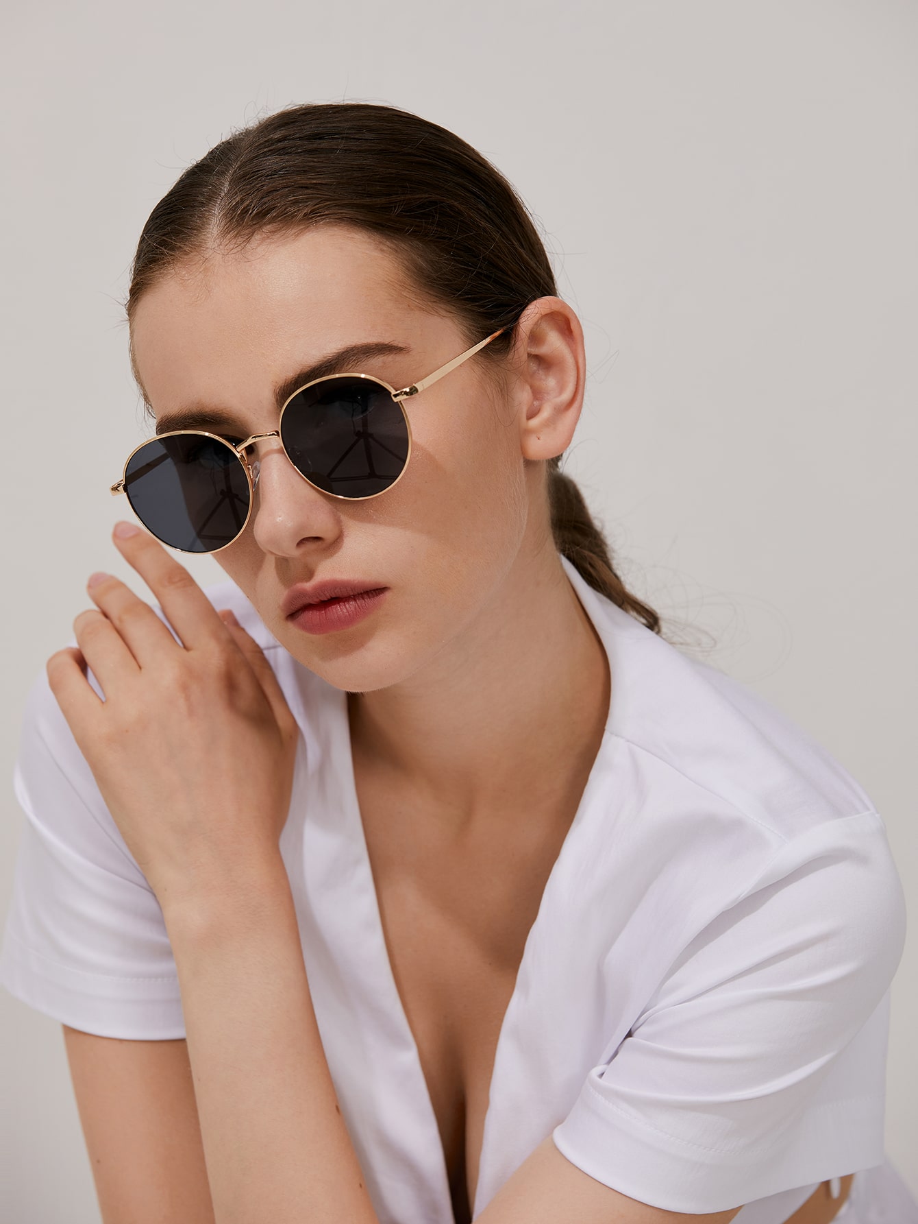 Модные очки в круглой оправе в стиле ретро для модного винтажного образа в стиле бохо