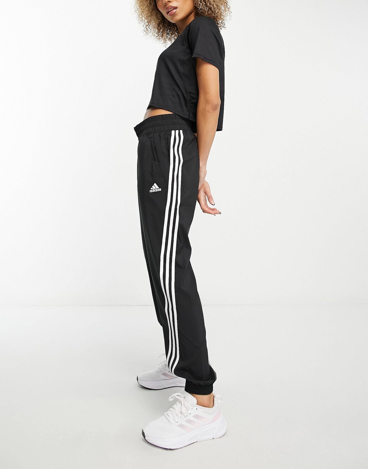

Черные джоггеры с 3 полосками adidas Training Train Icons, Черный