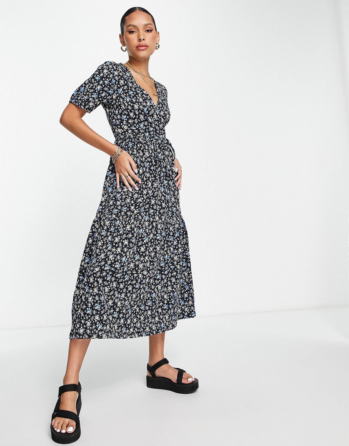 

Платье миди с пышными рукавами ASOS DESIGN, чёрный, Черный