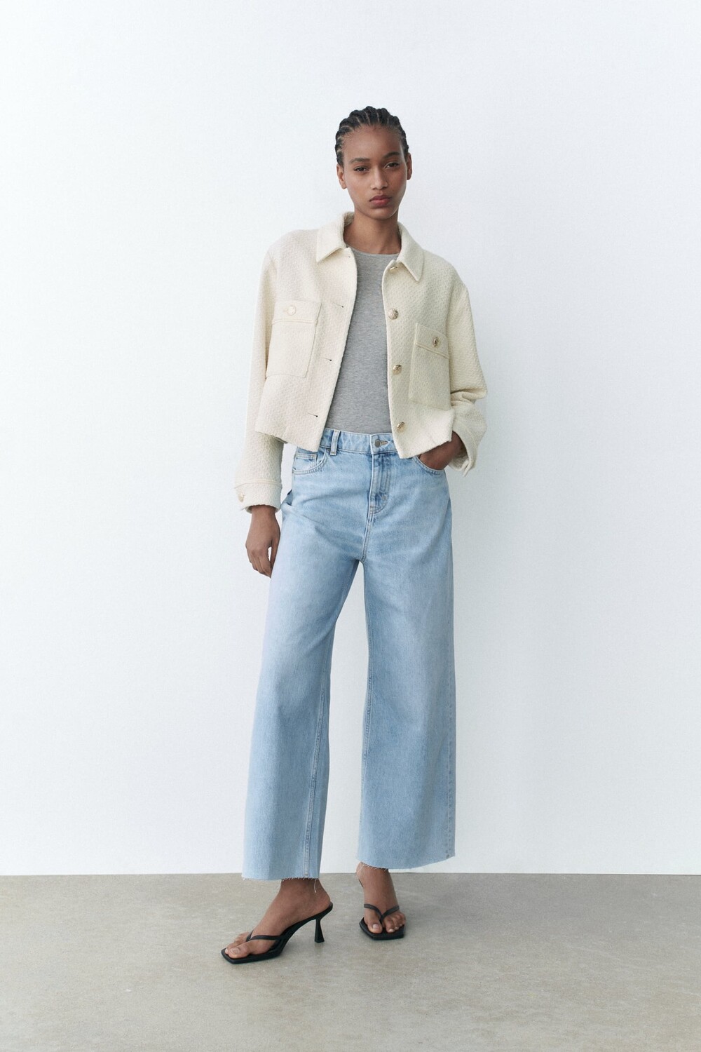 

Текстурированная куртка с золотыми кнопками ZARA, экру