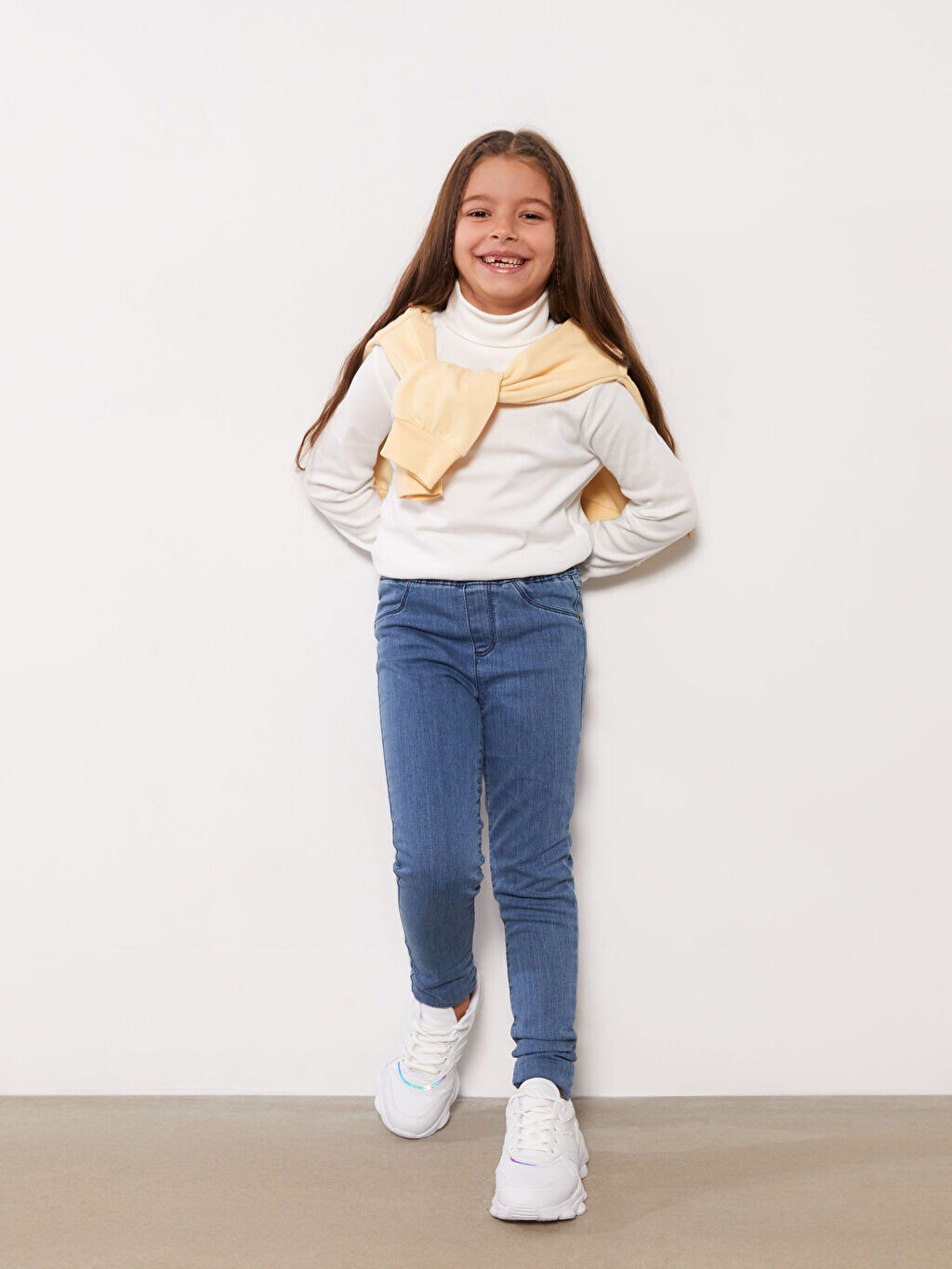 

Базовые джинсы для девочек с эластичной резинкой на талии LCW Kids