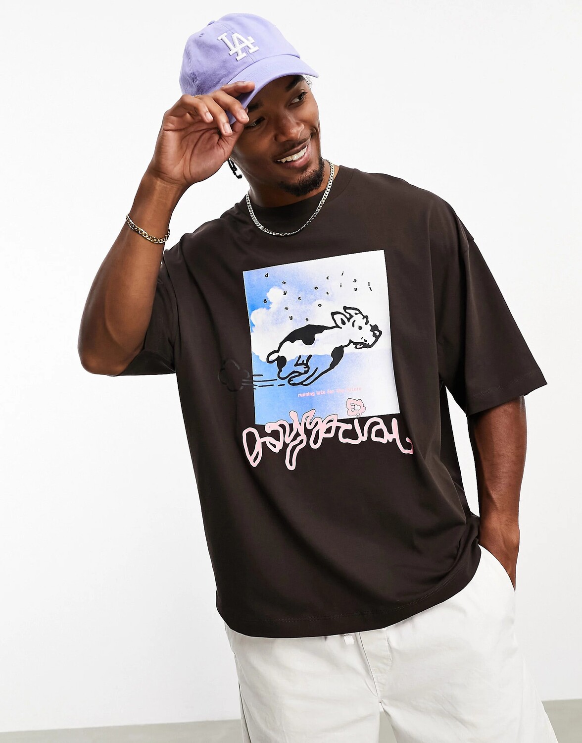 

Футболка Asos Daysocial Oversized With Cartoon Front Print, коричневый