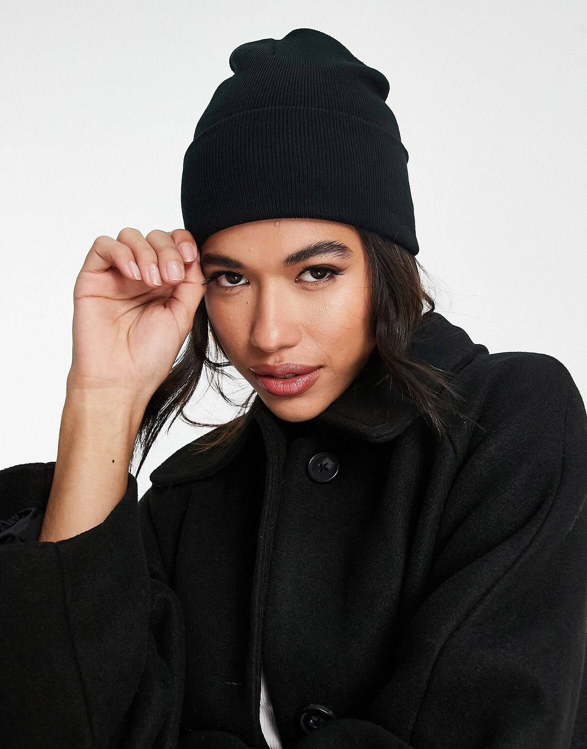 

Черная шапка с глубоким отворотом ASOS DESIGN