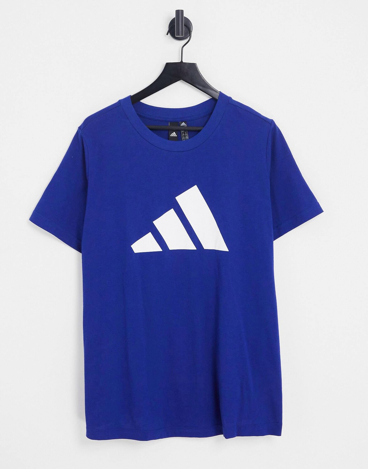 

Синяя футболка adidas plus Sportswear Future Icons
