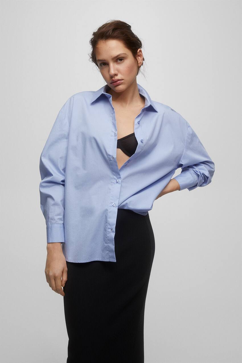 Базовая поплиновая рубашка Pull&Bear, бледно-голубой цена и фото