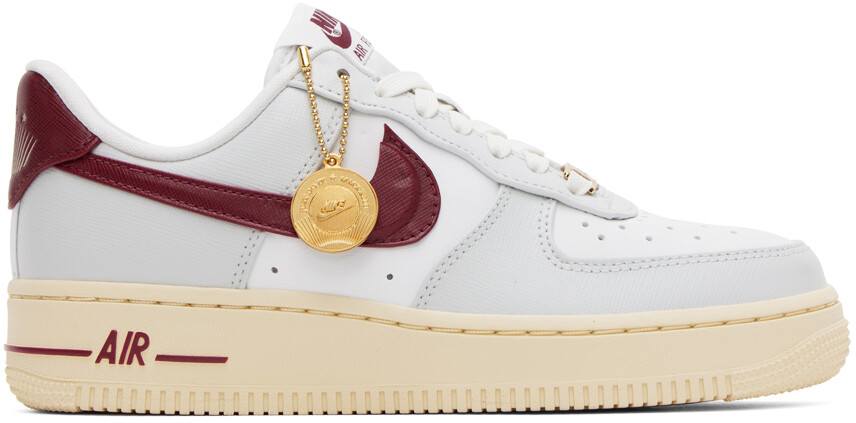 

Бело-серые кроссовки Air Force 1 '07 SE Nike