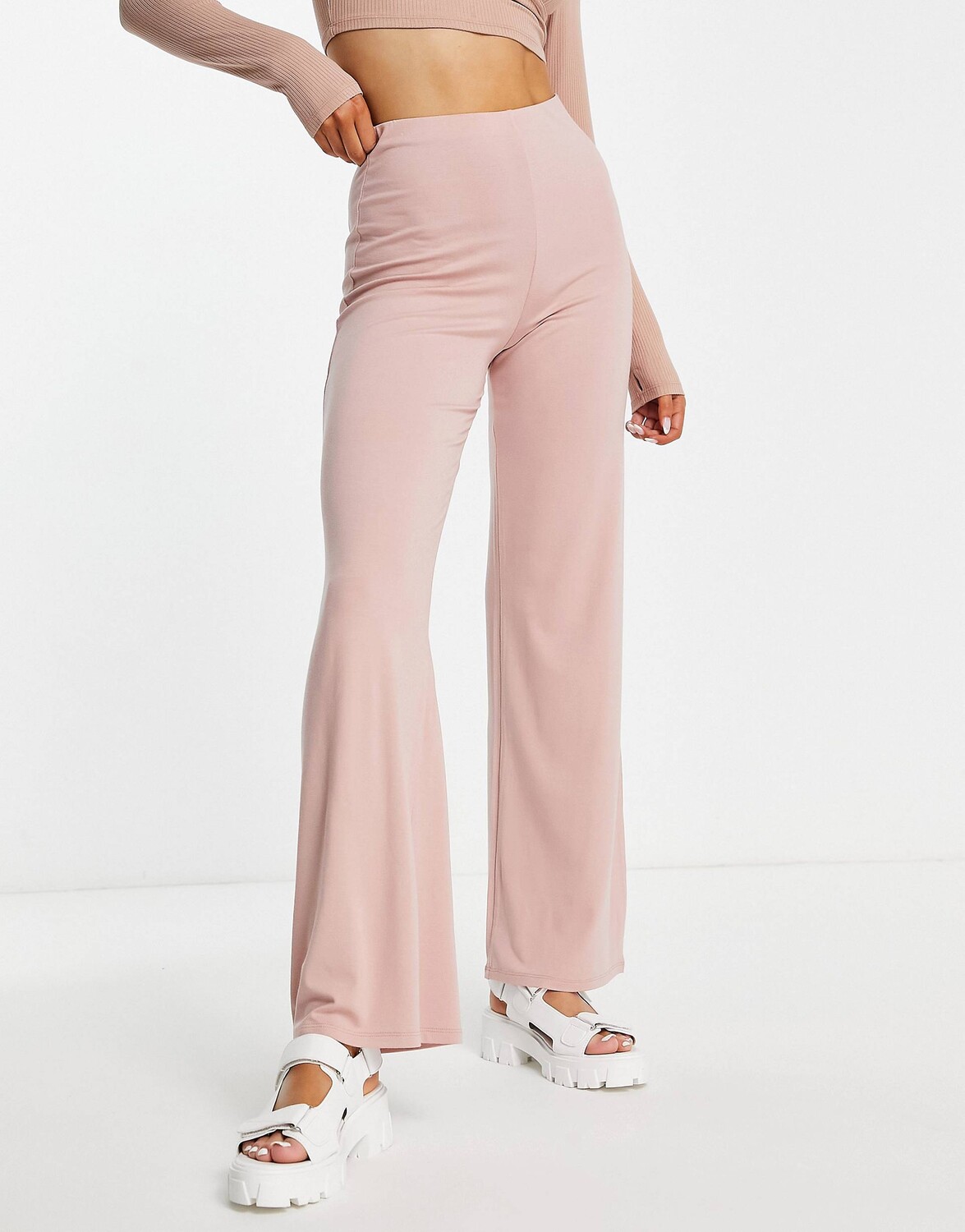 

Базовые широкие брюки из джерси розового цвета ASOS DESIGN