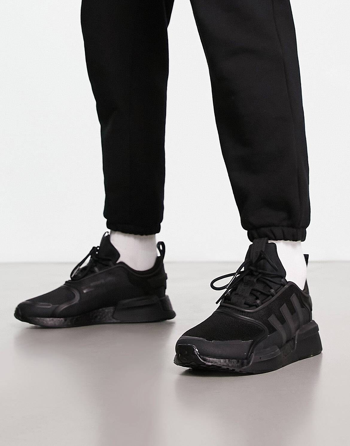 

Черные кроссовки adidas Originals NMD_V3