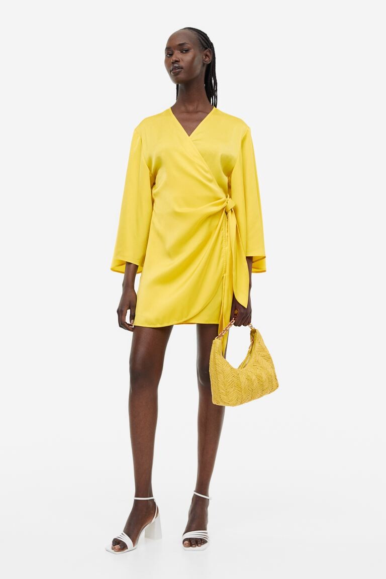 

Атласное платье с запахом спереди H&M, желтый