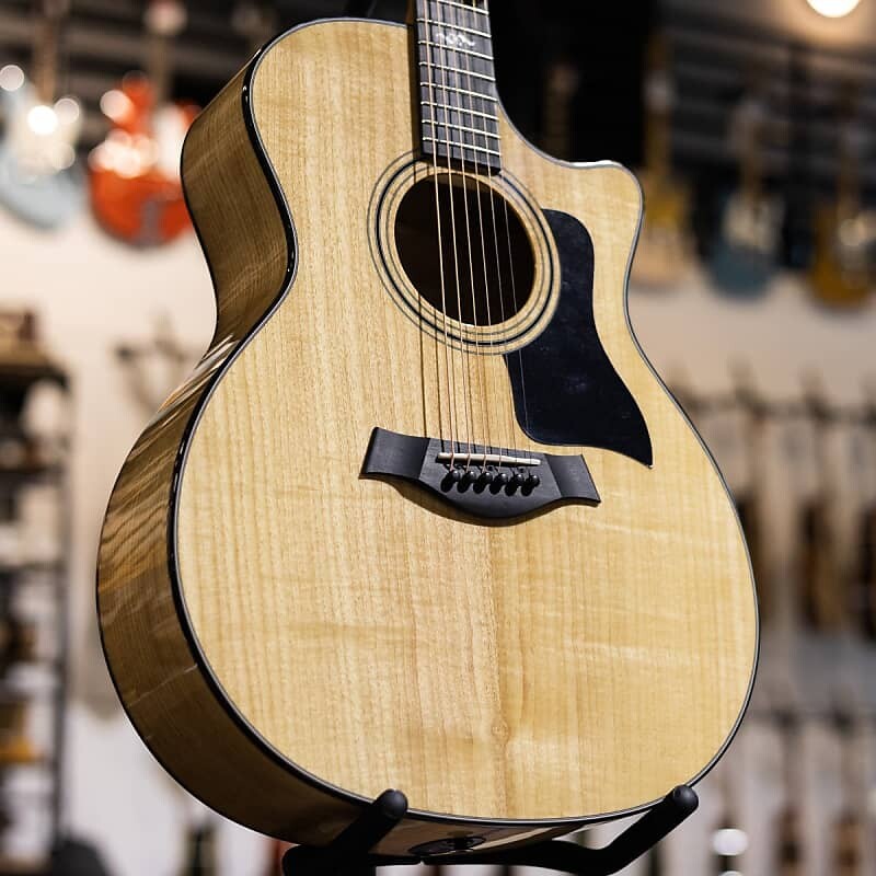 

Гитара Taylor 424ce LTD Urban Ash Acoustic/Electric с жестким кейсом Deluxe