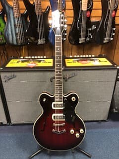 

Gretsch G2622-P90 Streamliner Центральный блок с двойным вырезом и V-Stoptail 2021 - Настоящее время Боры бордового цвета G2622-P90 Streamliner Center Block Double Cutaway with V-Stoptail