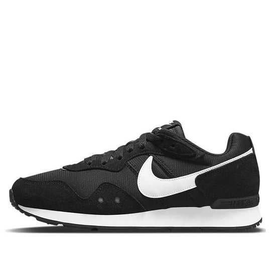 Кроссовки (WMNS) Nike Venture Runner Wide 'Black White' DM8454-001, черный кроссовки nike wmns venture runner wide black white черный