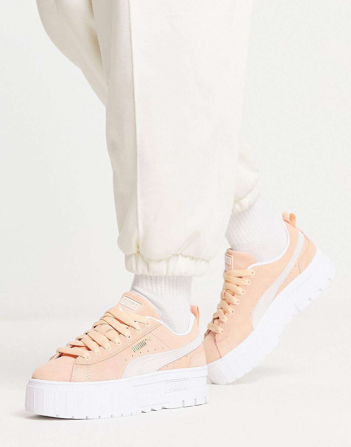 

Персиковые кроссовки на платформе Puma Mayze