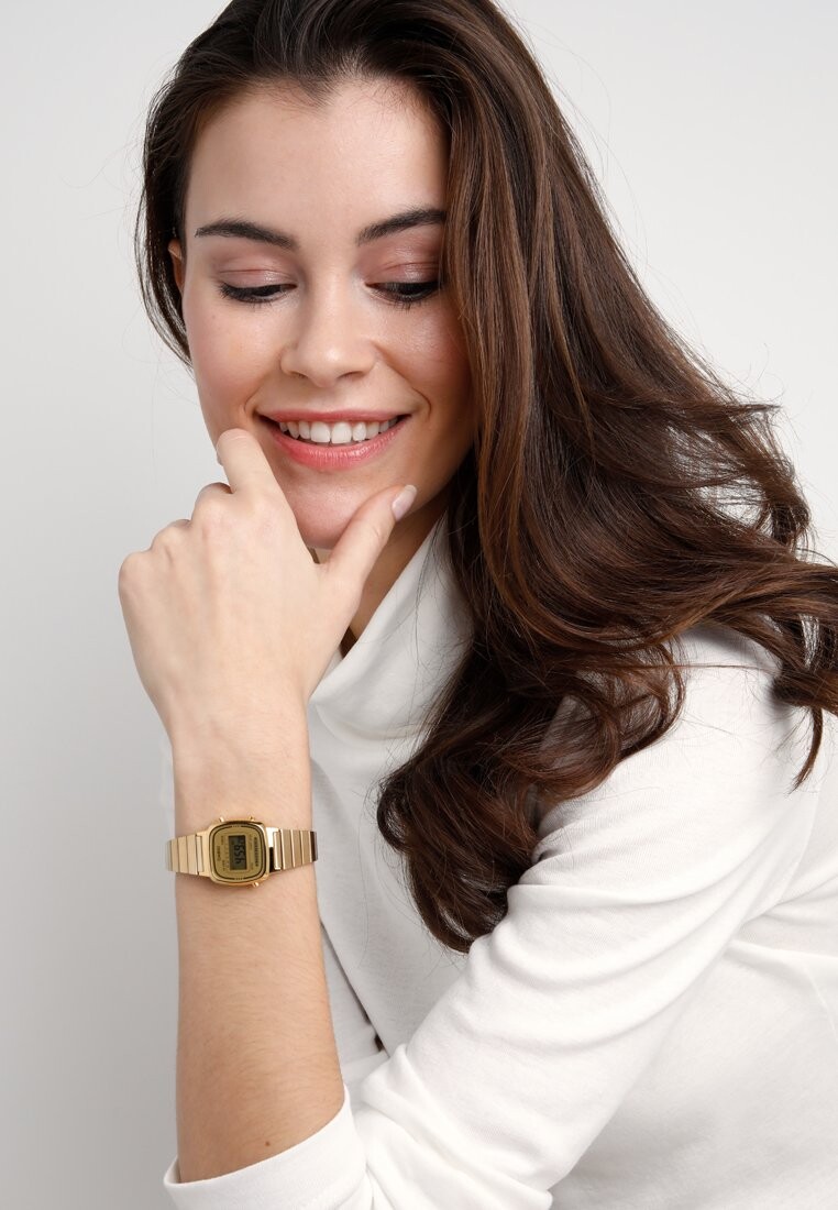 

Цифровые часы Casio, золотого цвета