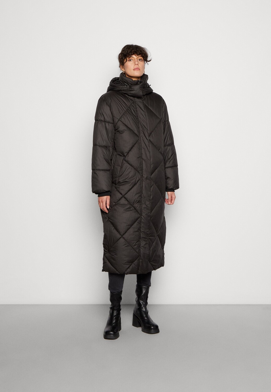 

Пальто Esprit Collection, черный