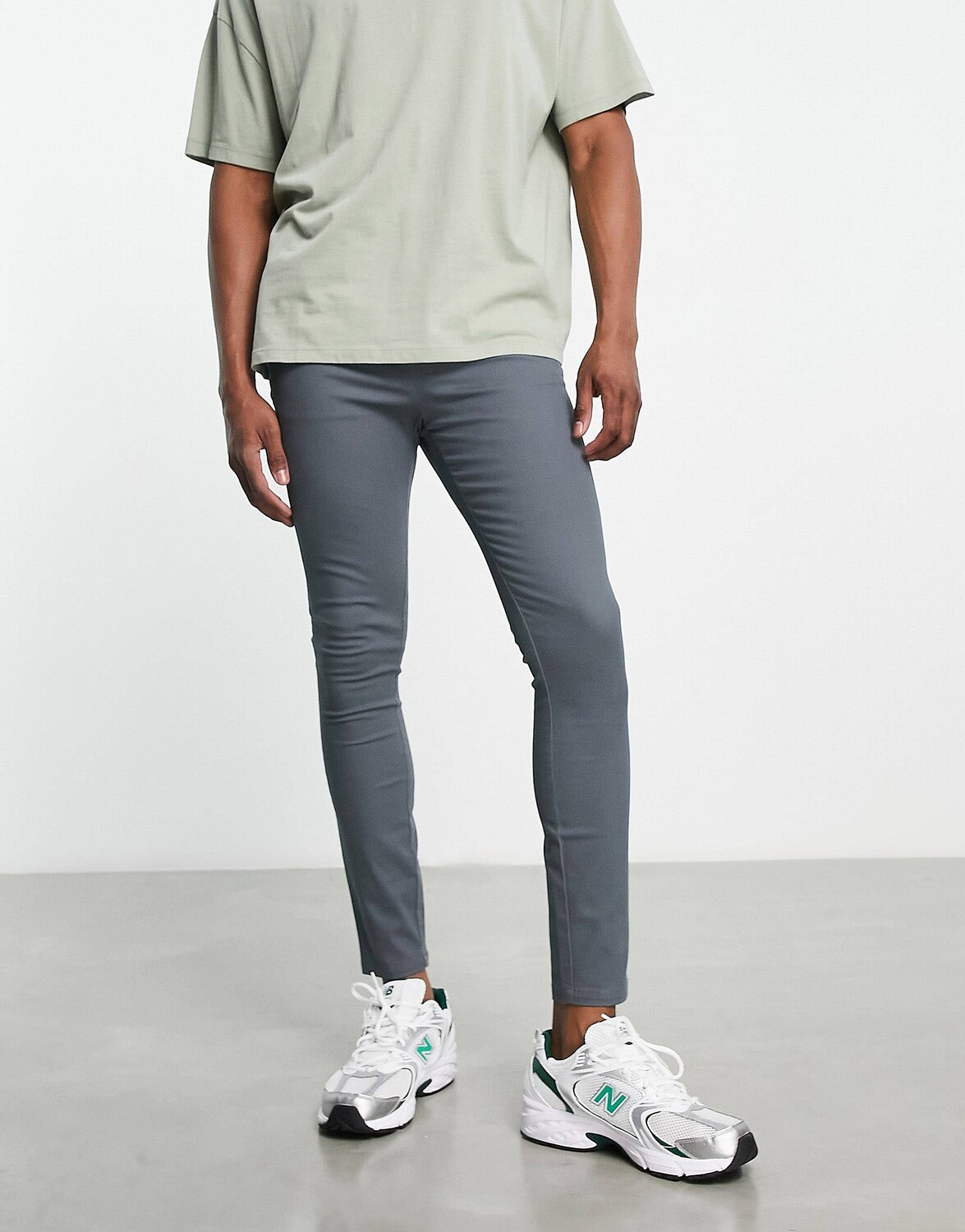 

Светло-серые эластичные брюки чинос ASOS DESIGN Power