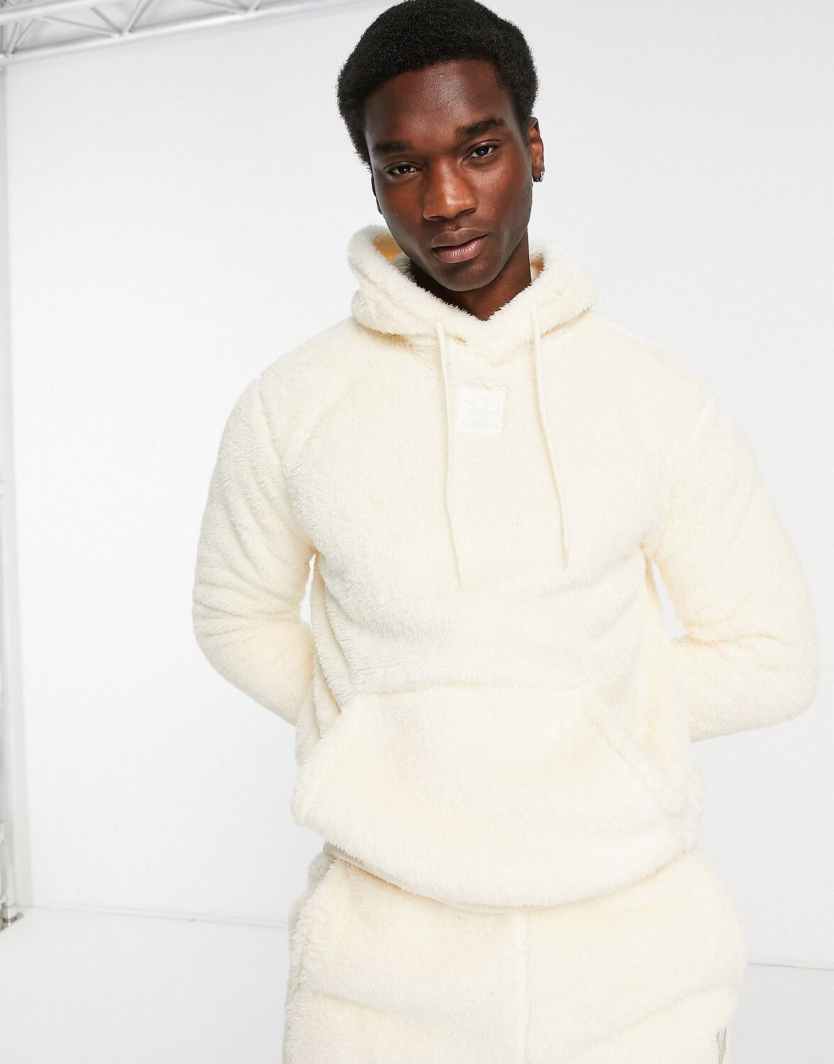 

Белая пушистая худи adidas Originals Essentials+, Белый