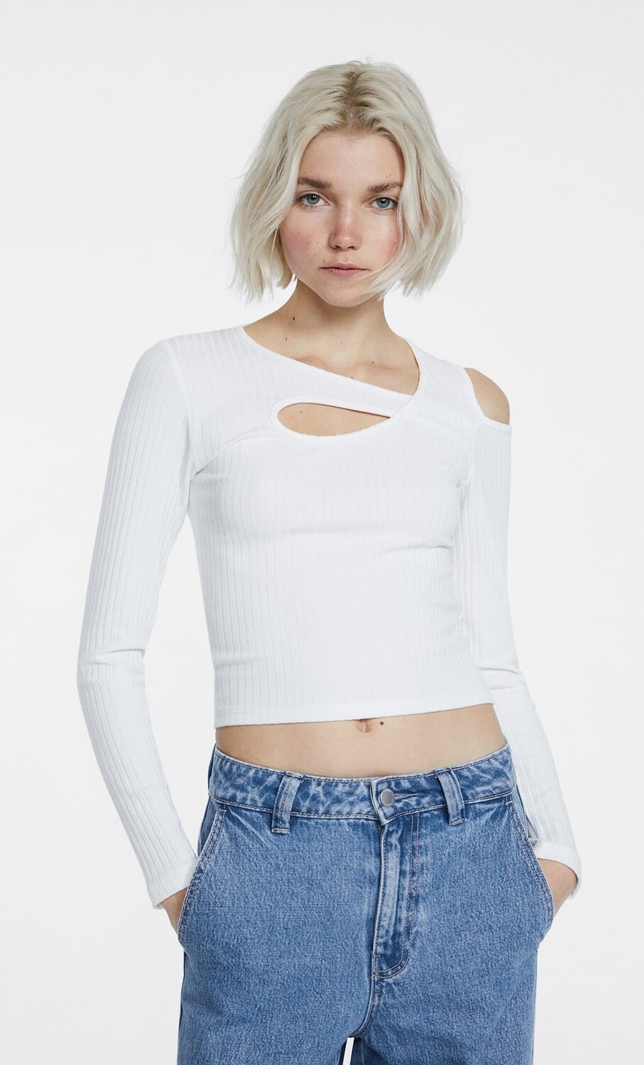 

Футболка с вырезами Stradivarius, экру
