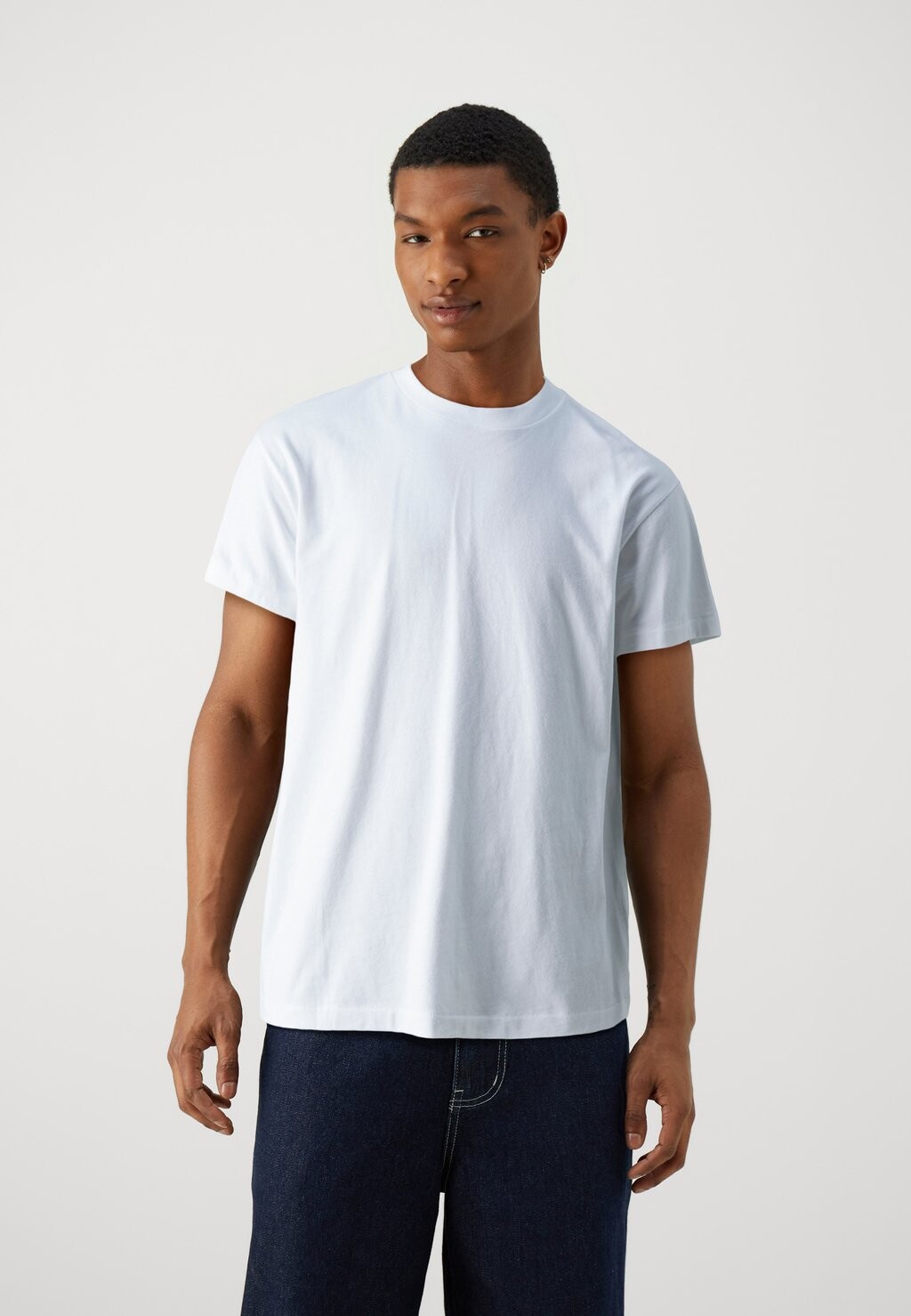 

Базовая футболка Abercrombie & Fitch, чёрный ирис/синий Nightshadow/ярко-белый Essential Tee 3 Pack