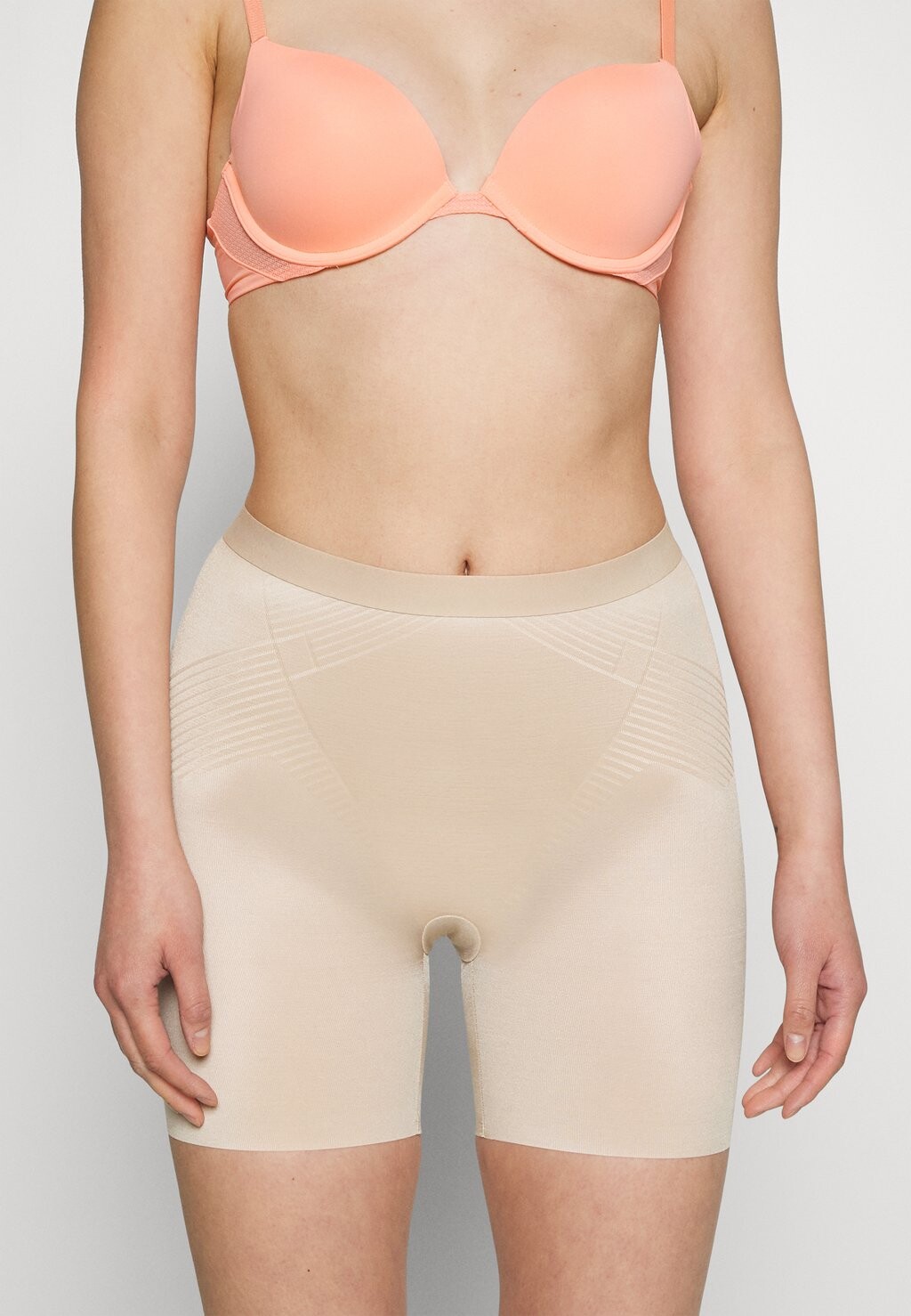 

Корректирующее белье Spanx