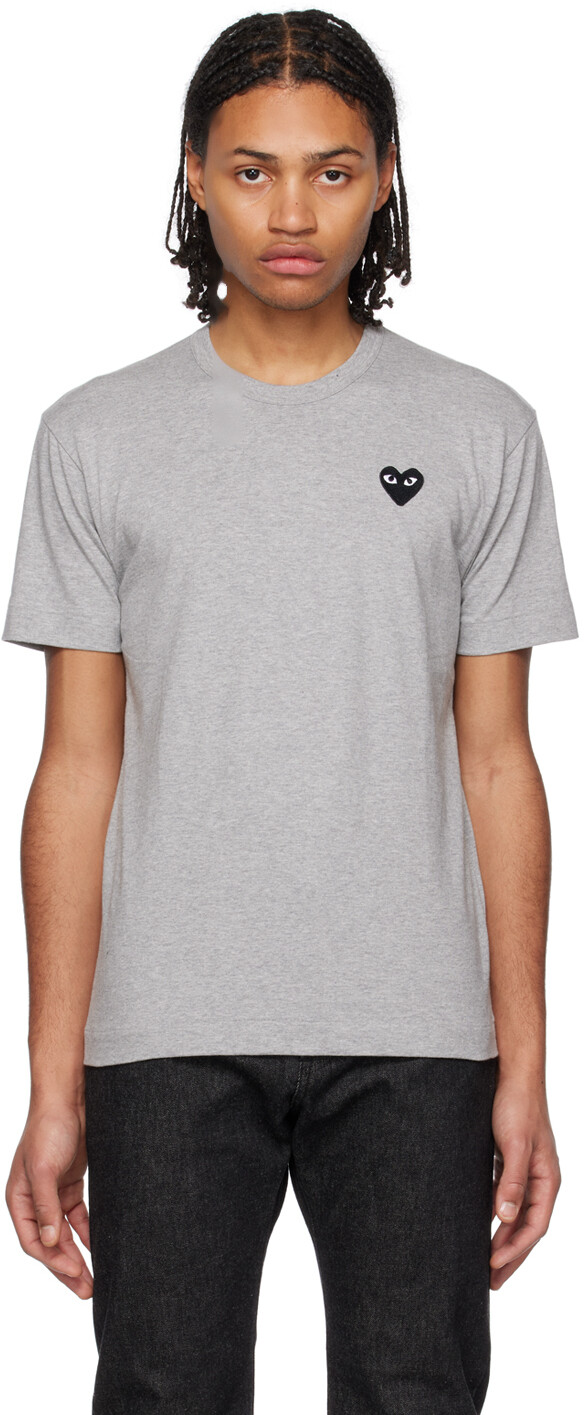

Серая футболка с сердечками Comme des Garçons Play