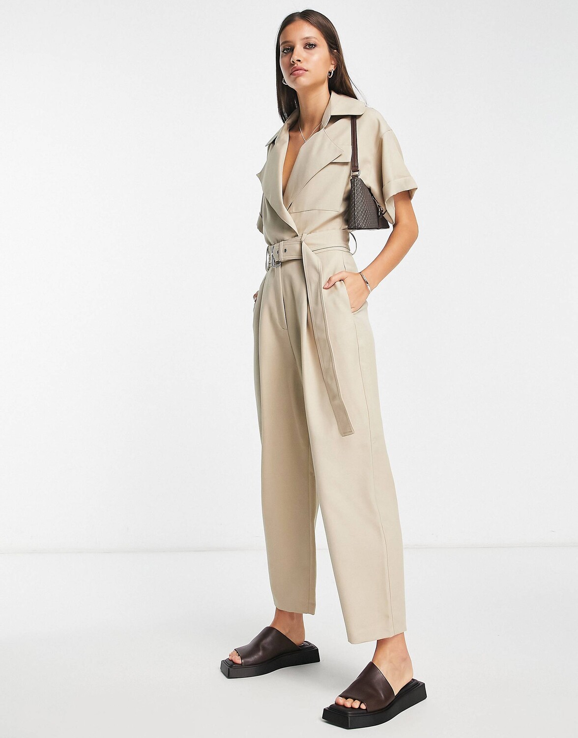 

Комбинезон из смокинга с короткими рукавами и поясом ASOS DESIGN
