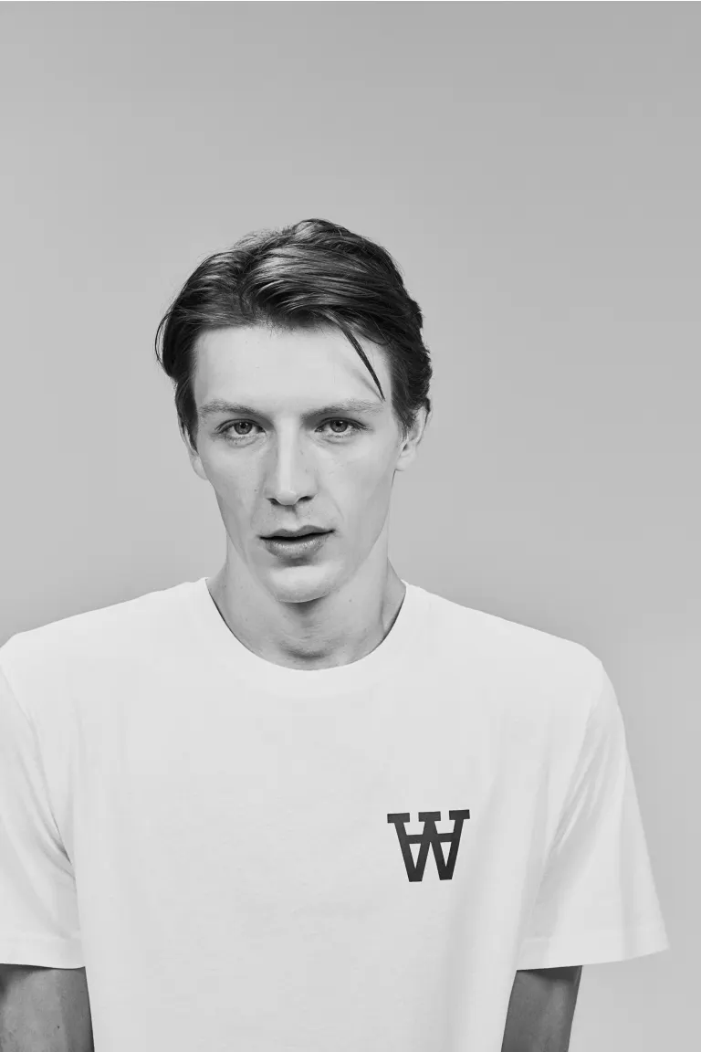 

Футболка ace с принтом на груди H&M, белый