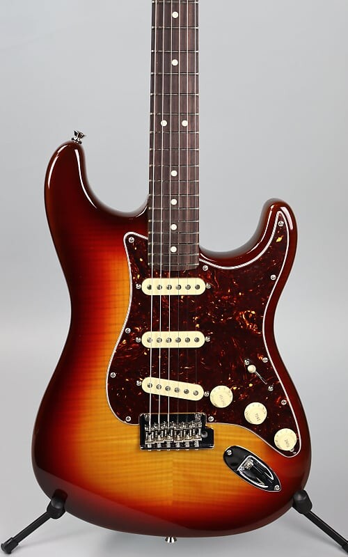 

Электрогитара Fender 70th Anniversary American Professional II Stratocaster Comet Burst