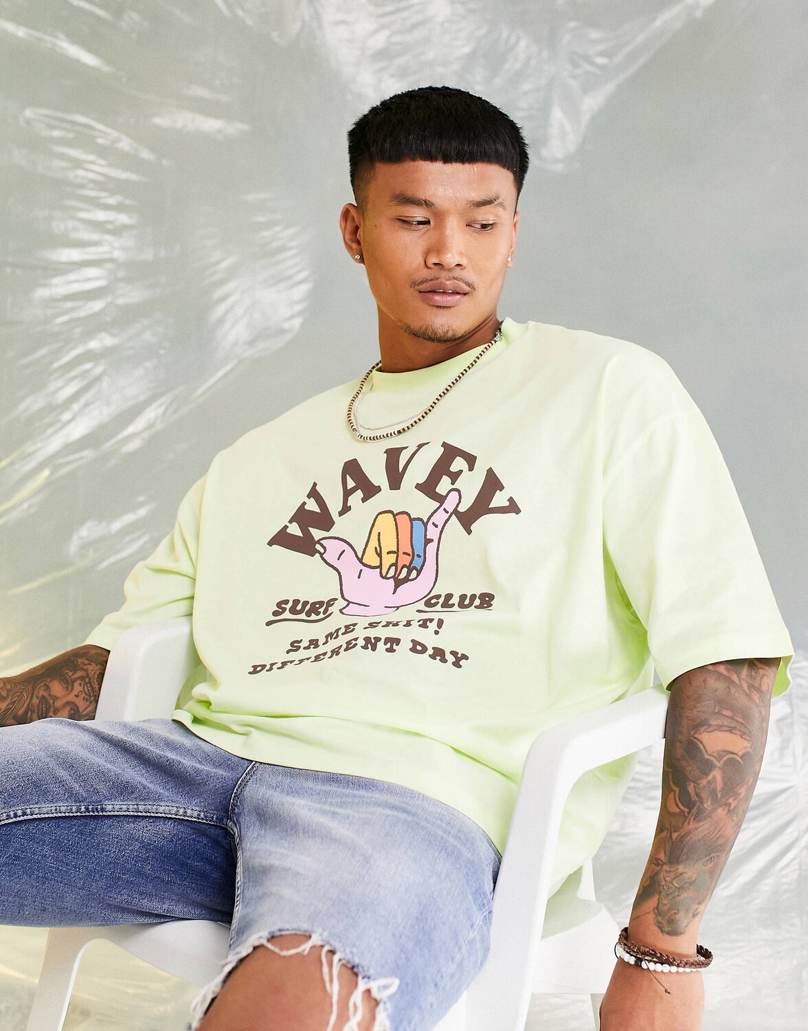 

Светло-зеленая футболка оверсайз с волнистым принтом на груди ASOS DESIGN