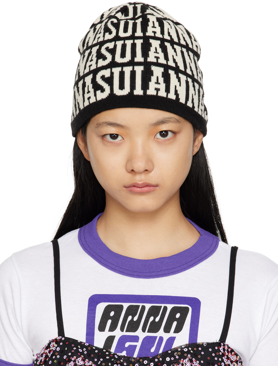 

Черная шапка с логотипом Anna Sui