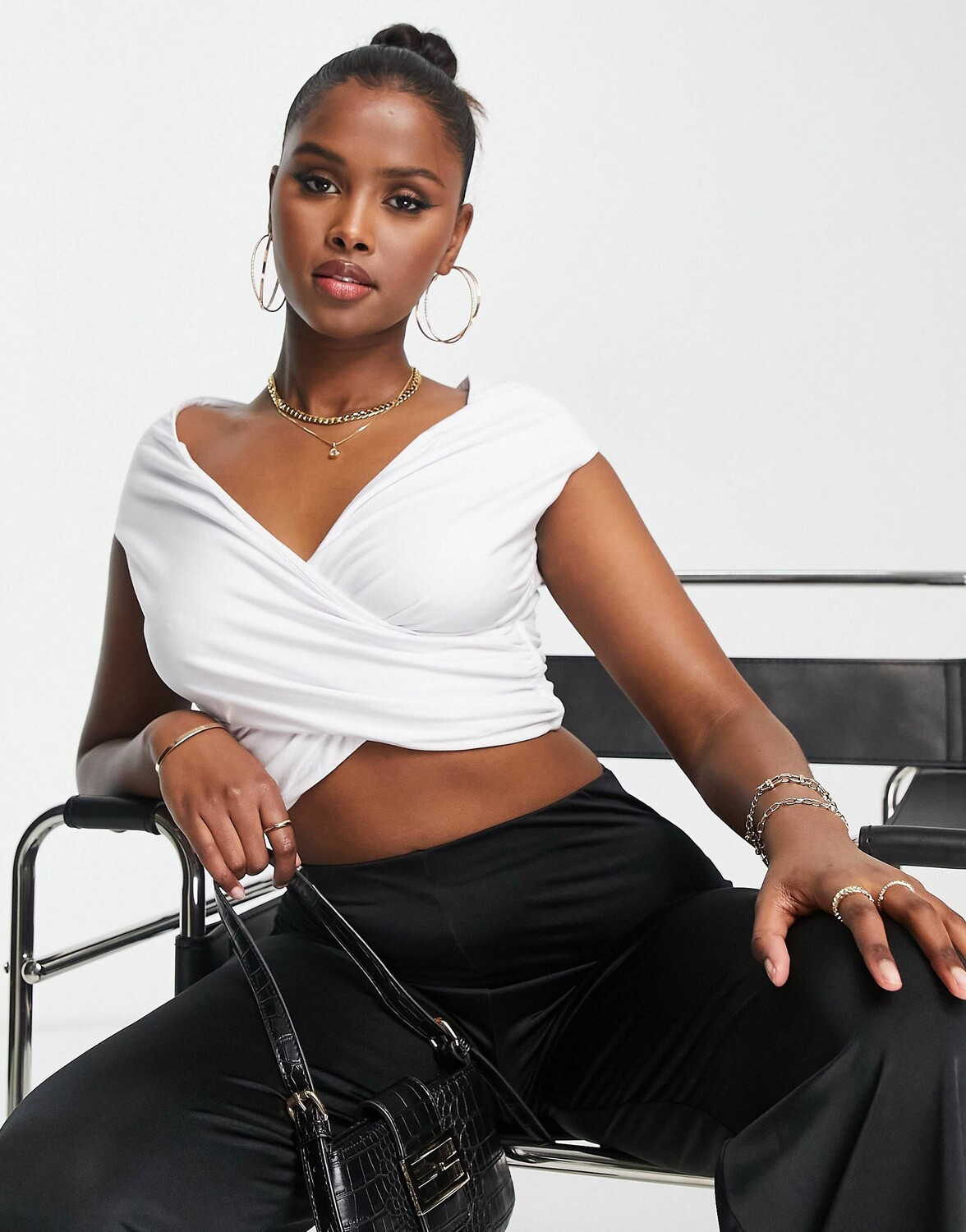 

Белый топ с вырезом через плечо и короткими рукавами ASOS DESIGN