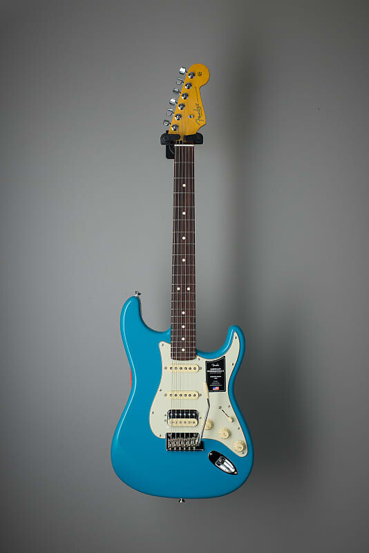 

Fender American Professional II Stratocaster HSS - Miami Blue с палисандровой накладкой на гриф Miami Blue American Professional II Stratocaster HSS - Miami Blue with Rosewood Fingerboard